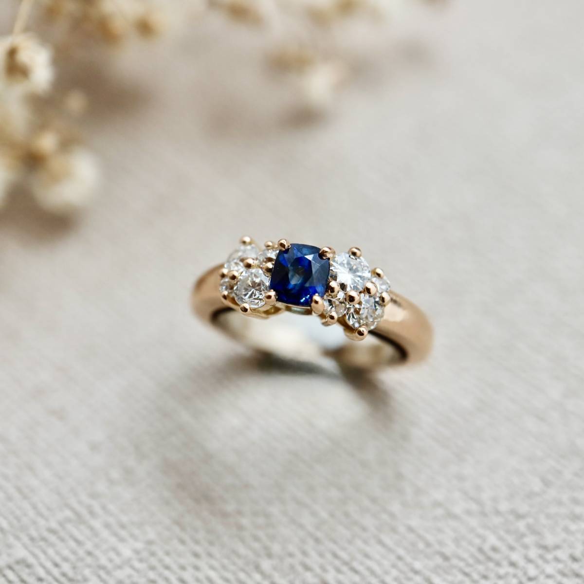Bague or rose 18 carats saphir bleu et diamants bordeaux